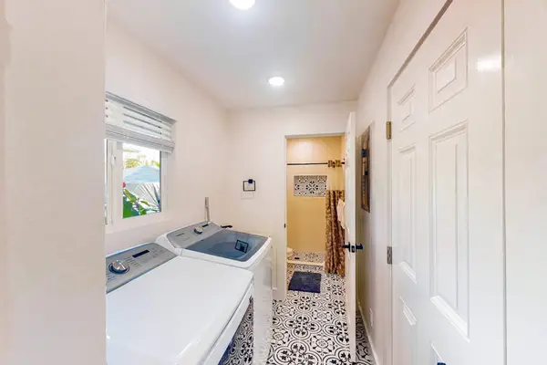 In-home washer and dryer let you pack light and enjoy the convenience of doing laundry during your stay.