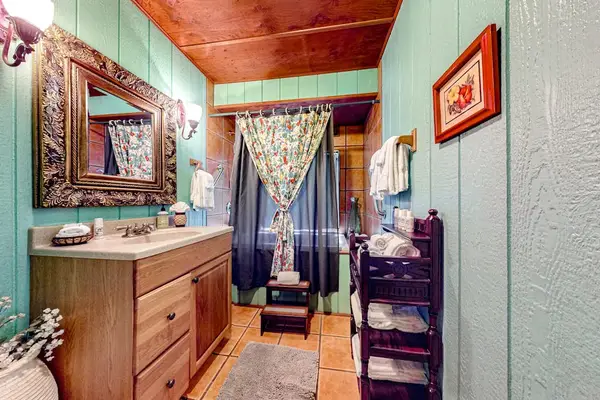 Full bathroom with tub/shower combo