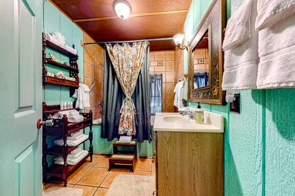 Master bathroom with a tub/shower combo.