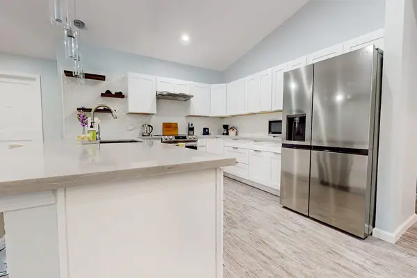 A well-appointed kitchen boasts modern appliances,  create hearty breakfasts or quick snacks with ease.