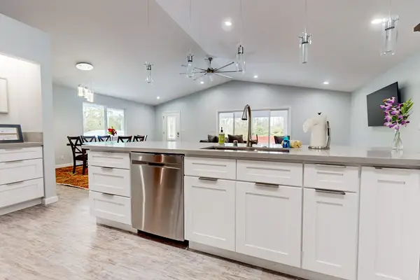 A well-appointed kitchen boasts modern appliances,  create hearty breakfasts or quick snacks with ease.