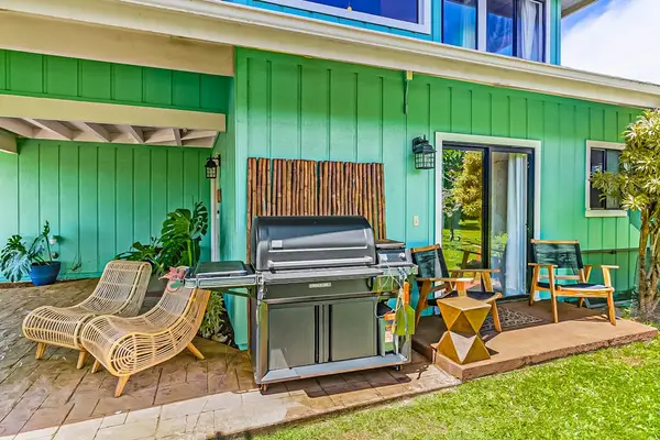 Outdoor BBQ And Dining Oasis