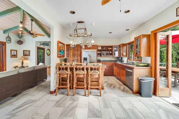 A chef's paradise! Whip up your favorite recipes in this gorgeous, fully equipped kitchen featuring beautiful natural wood finishes! 🍳🔪✨