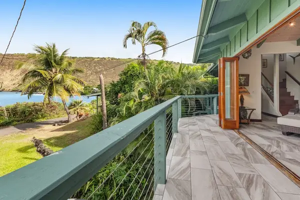 Step right out! Enjoy seamless indoor-outdoor living with gorgeous views straight from your spacious balcony! 🌅🌴✨