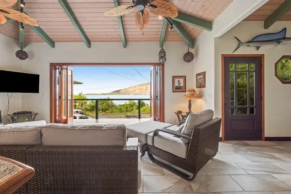 Relax and take in the view! Our comfortable living area opens up directly to spectacular views of the ocean! 🛋️🌊✨