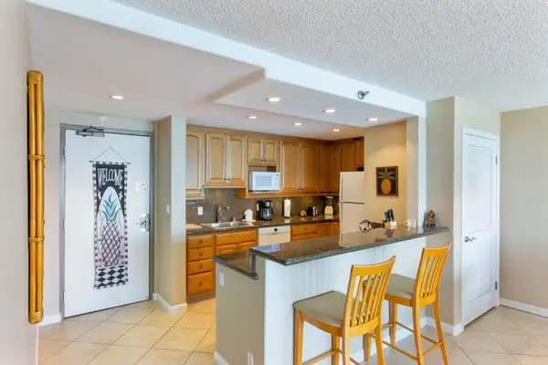 Fully equipped kitchen with a spacious breakfast bar