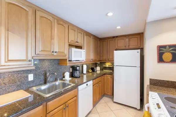 Well-equipped kitchen with everything you need to cook