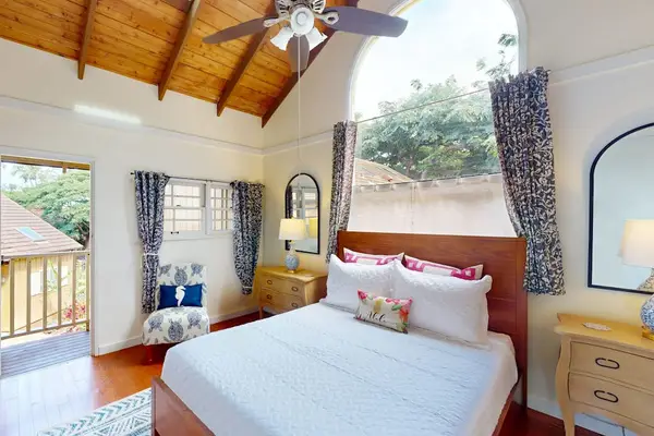 Welcoming island room offers restful comfort and useful guest amenities