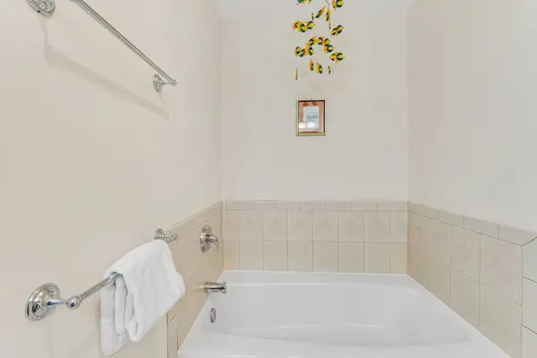 Master bedroom with double sinks, garden tub and walk in shower.