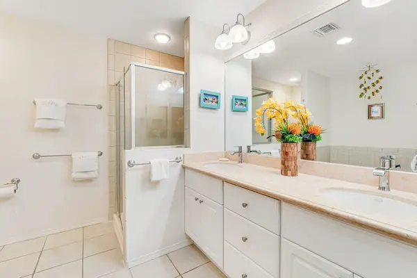 Master bedroom with double sinks, garden tub and walk in shower.