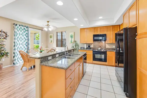 Fully stocked kitchen so that you can whip up a great breakfast before you get going for your day of activities.