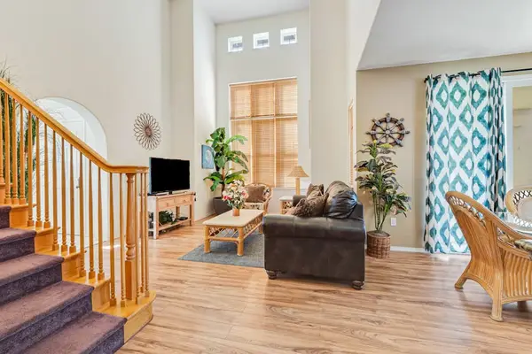 Open concept floorpan connecting the dining room and the living room.