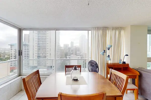 Enjoy every meal with beautiful city views