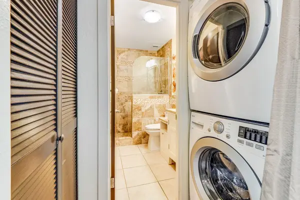 In-Unit Washer & Dryer for a Worry-Free Stay