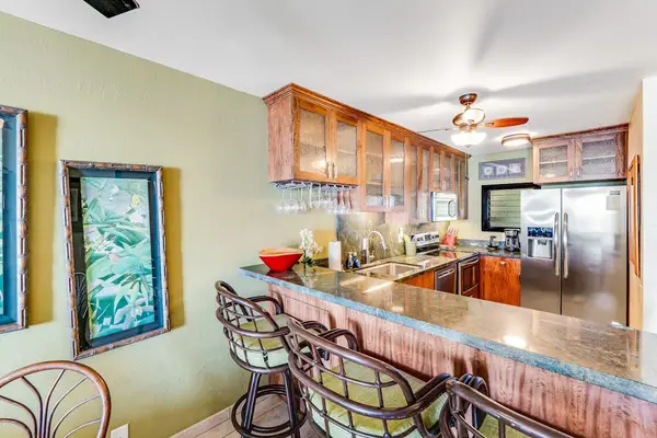 Island-Inspired Kitchen with Plenty of Space