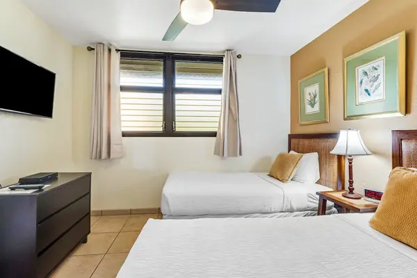 Comfortable Twin Bedroom for Family & Friends