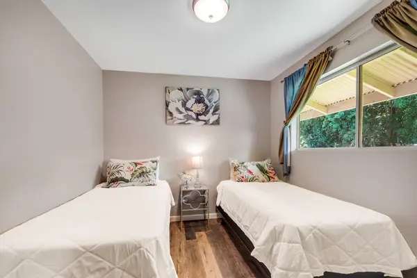 Guest room with two twin beds.