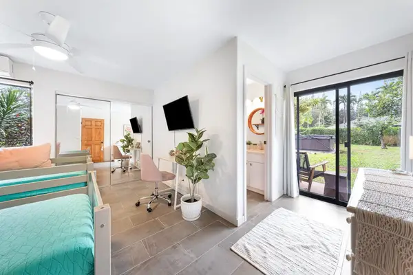 Bright Guest Suite With Tropical Comfort
