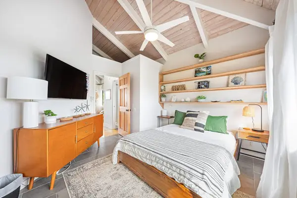 Cozy Bedroom Designed For Sweet Dreams