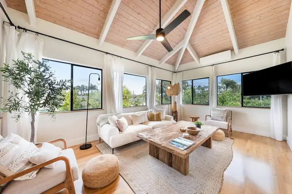 Panoramic Living With Lush Island Views