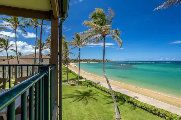 Private oceanfront lanai where you can unwind with a refreshing beverage while enjoying the superb views of the Coconut Coast and the lushly landscaped 12 acres of the Pono Kai Resort.