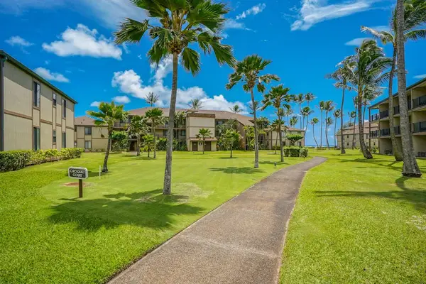 Pono Kai Resort, includes 12-acre grounds, an outdoor pool, a hot tub, a shuffleboard area, a barbecue facility with gas grills, a sauna, golf putting greens, Ping-Pong tables, a croquet lawn, a fitness center, tennis courts, and laundry facilities.