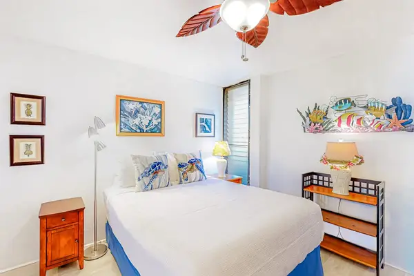 Queen bed for a great nights sleep with a fan to keep you cool.