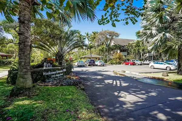 Welcoming entrance with easy property access