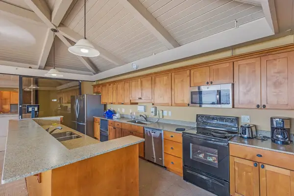 Community Kitchen For Entertaining