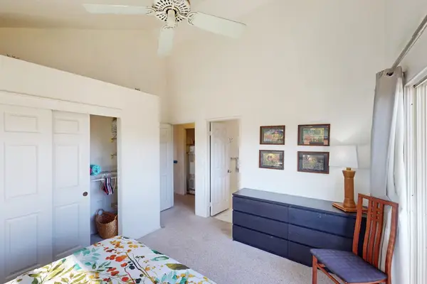Guest bedroom with queen bed.