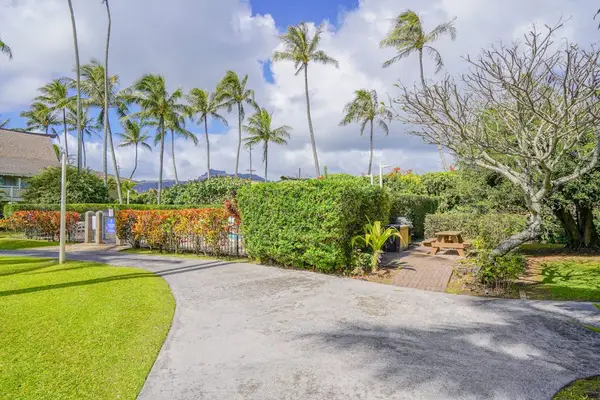 Escape to a memorable tropical adventure when you book this splendid resort condo in Kapaʻa!