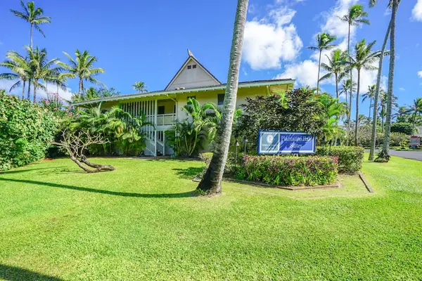 Escape to a memorable tropical adventure when you book this splendid resort condo in Kapaʻa!
