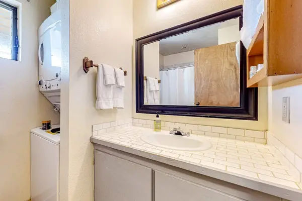 Bright Full Bathroom With Vanity