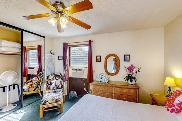 Comfortable Bedroom With Tropical Decor