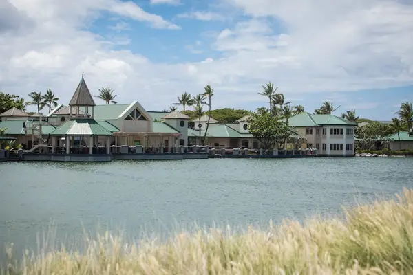 Waterfront Dining And Shopping Nearby