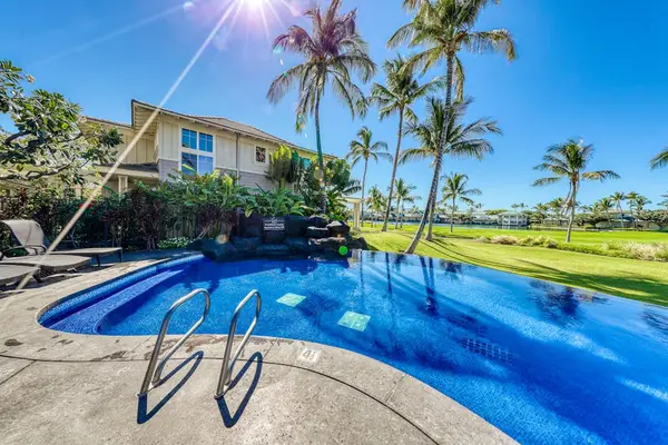 Infinity Pool With Island Views