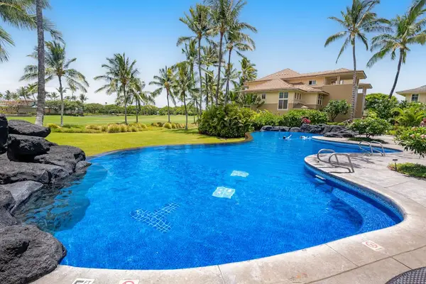 Sparkling Lagoon Style Pool