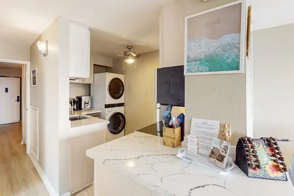 Stylish Kitchen Ready For Family Feasts