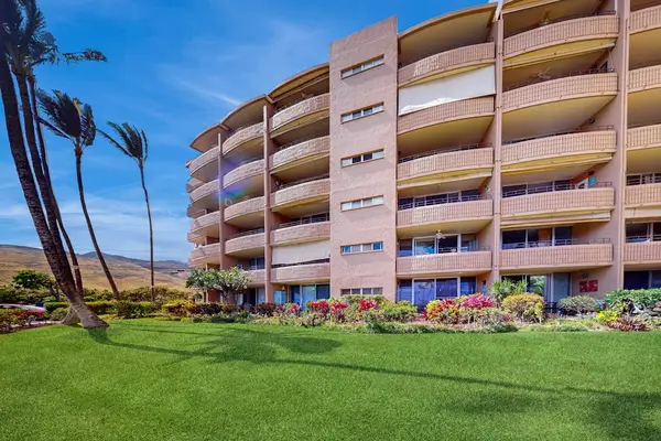 Beautifully Maintained Oceanfront Resort Grounds