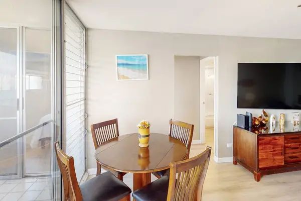 Cozy Dining Nook For Island Meals