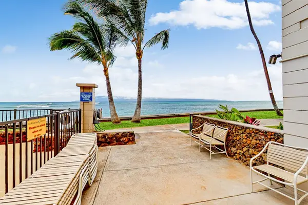 Oceanfront Lounge Perfect For Relaxing