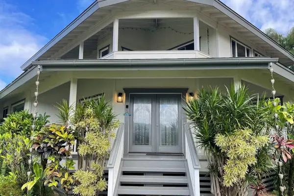 Charming Island Cottage Entrance