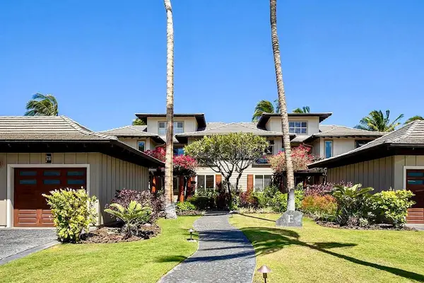 Resort Style Garden Courtyard