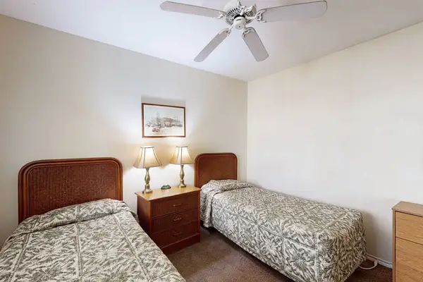 Cozy Twin Bedroom Retreat