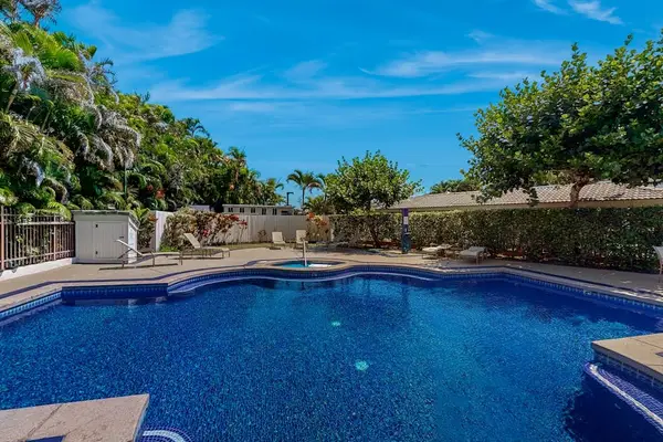 Private Pool For Sunny Island Days