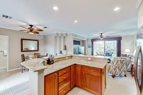 Spacious Gourmet Kitchen Retreat