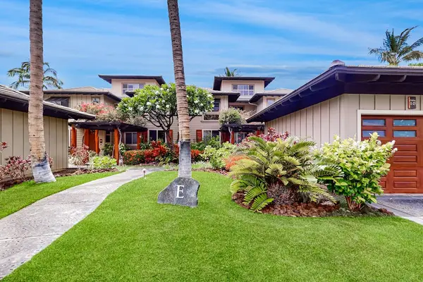 Lush Tropical Courtyard Oasis