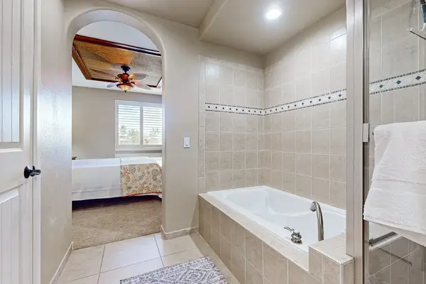 Soaking Tub And Walk In Shower