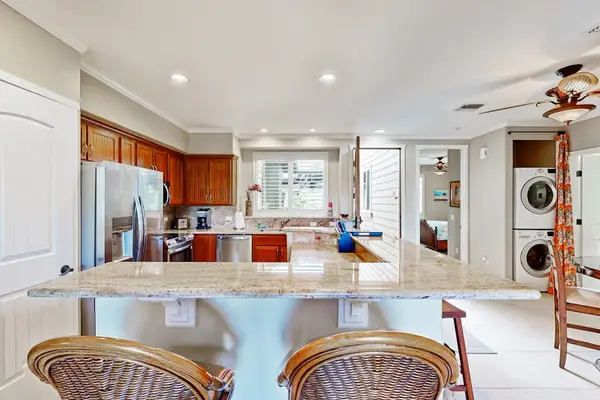 Chef's Kitchen With Breakfast Bar