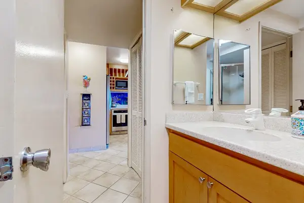 Fresh And Spacious Modern Bathroom
